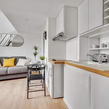 Avec Mezzanine - R9 Apartmán