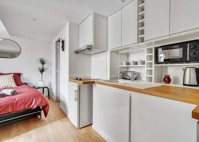 Avec Mezzanine - R9 アパート *